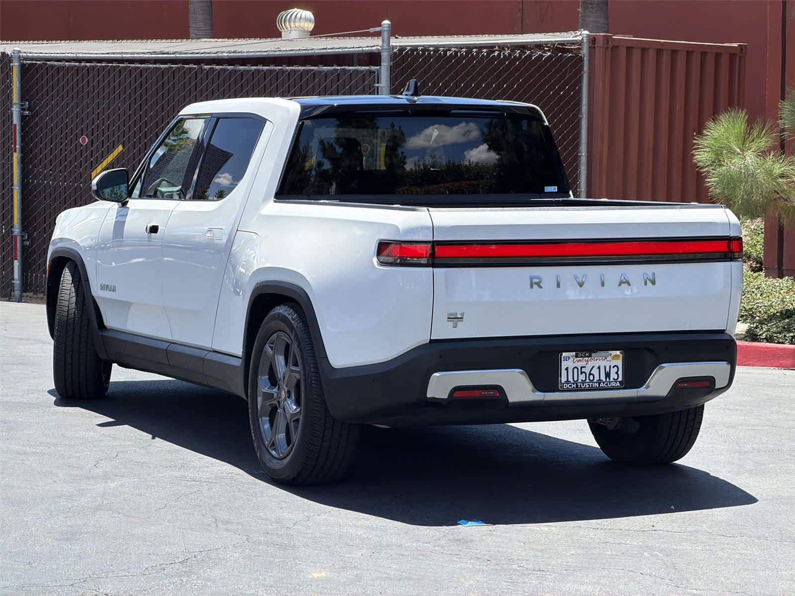Used 2023 Rivian R1T Adventure Dual AWD/4WD image 5