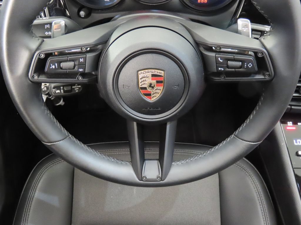 Certified 2025 Porsche Macan AWD/4WD image 19