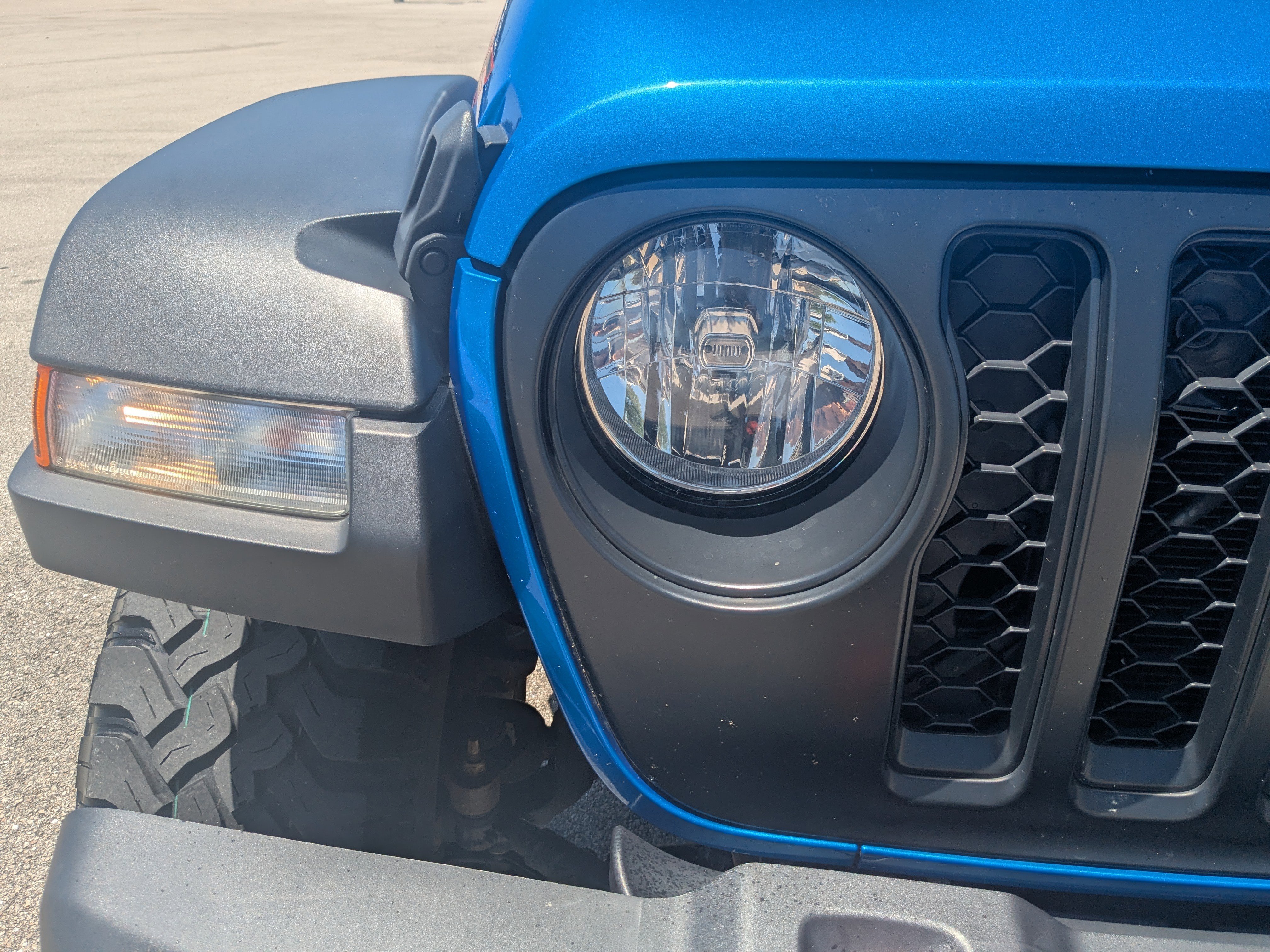 Used 2022 Jeep Gladiator Mojave w/ Cold Weather Group image 10