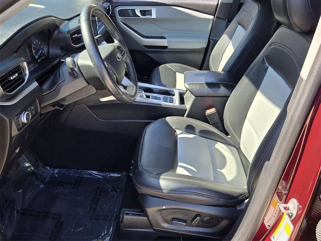 Used 2022 Ford Explorer XLT w/ Equipment Group 202A image 12