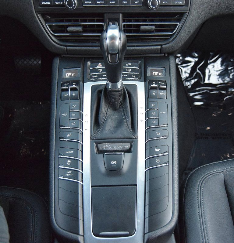 Used 2020 Porsche Macan image 29