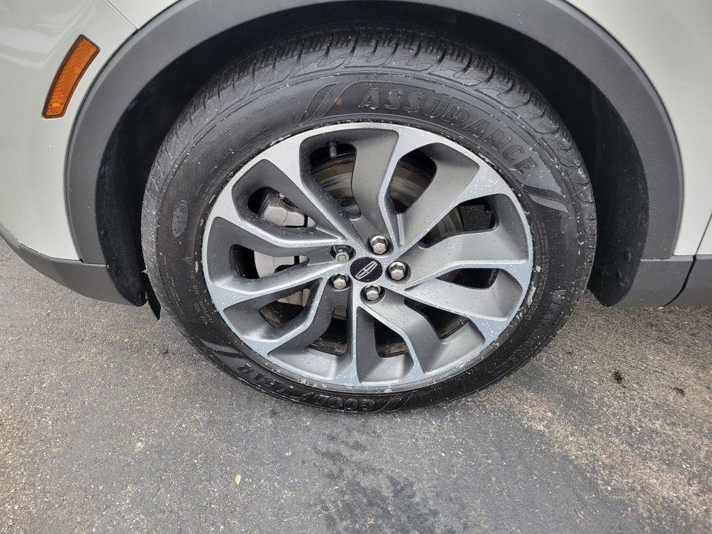 Used 2021 Lincoln Nautilus Reserve image 11