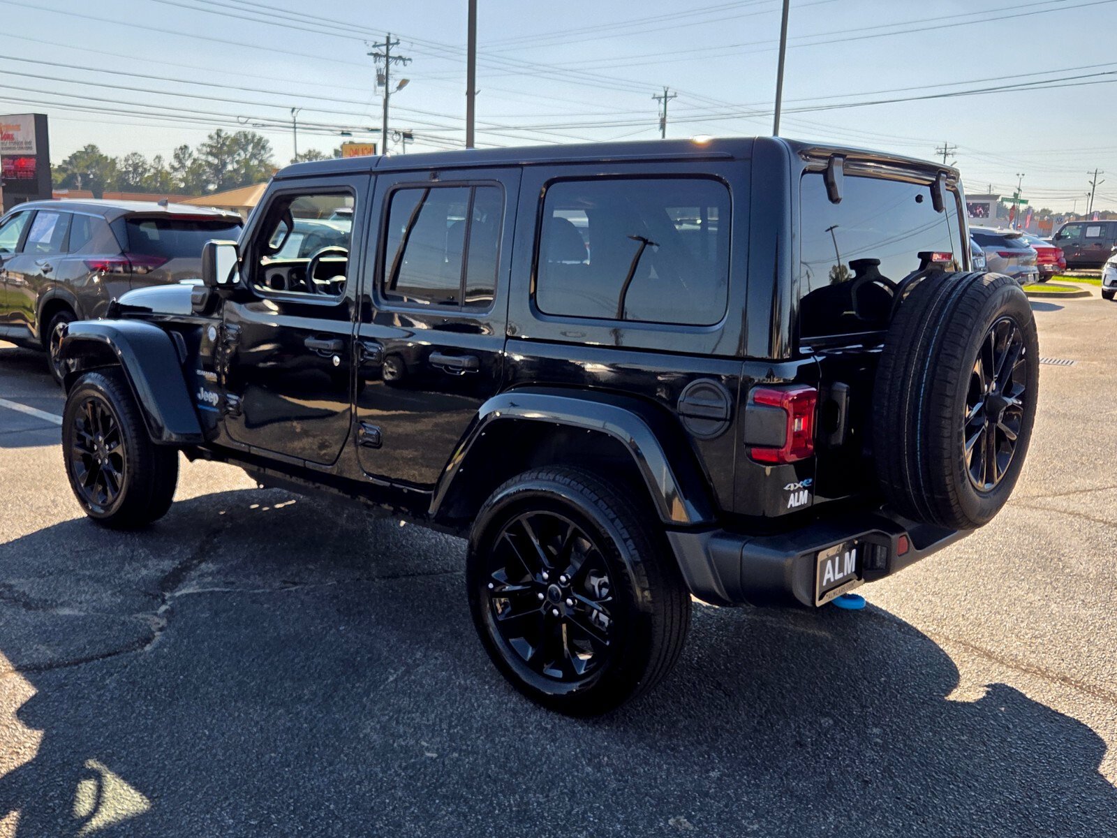 Used 2024 Jeep Wrangler Unlimited Sahara AWD/4WD image 9