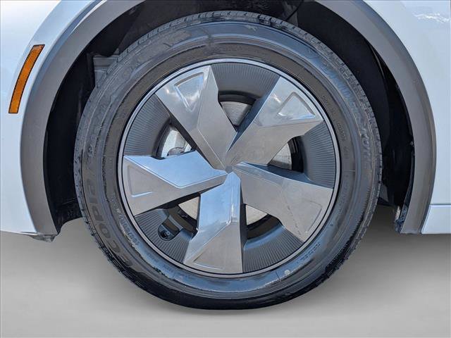Used 2024 Toyota Prius LE FWD image 22