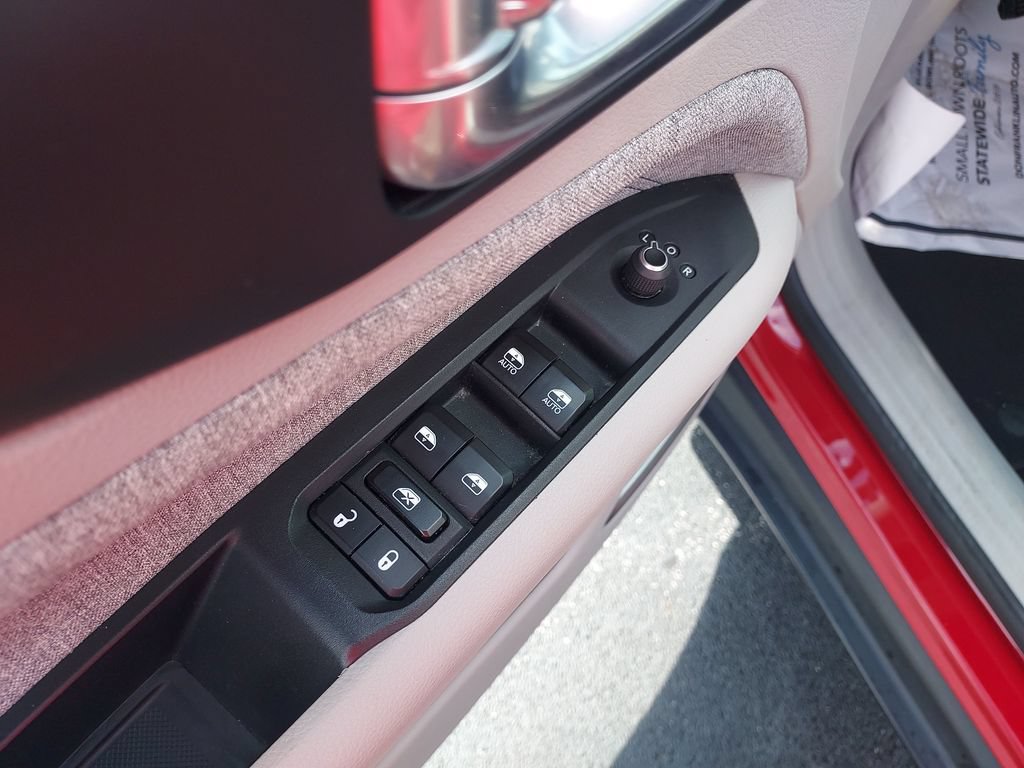 Used 2024 Jeep Compass Latitude AWD/4WD image 11