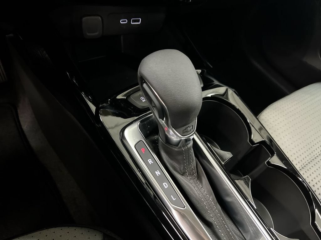 New 2026 Chevrolet Trax LT w/ LT Convenience Package FWD image 17