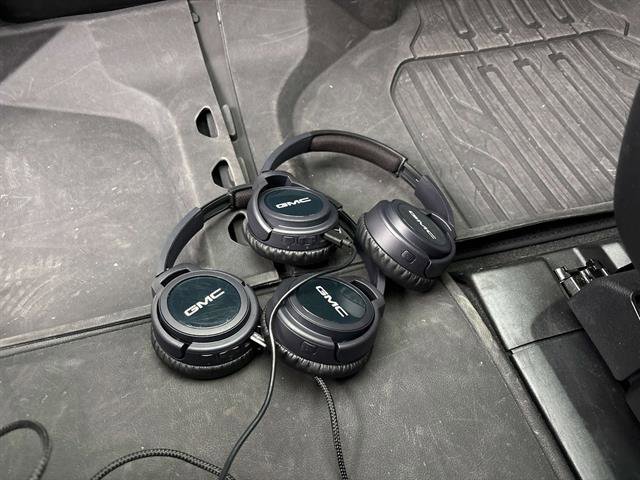 Used 2023 GMC Yukon Denali Ultimate image 12