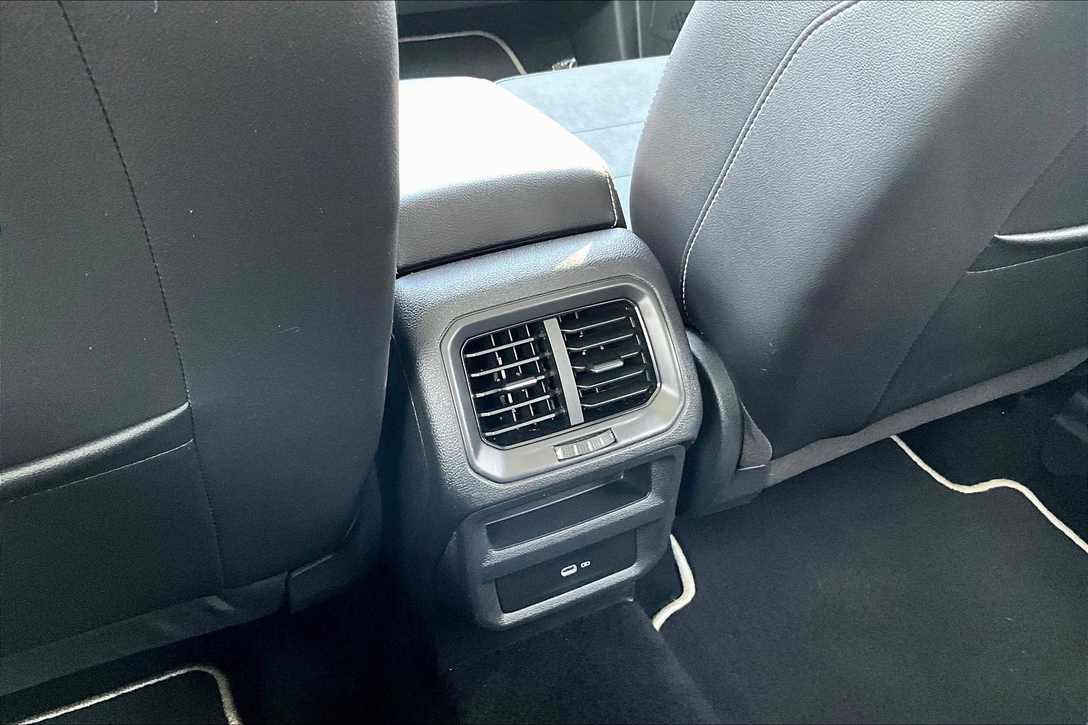 Used 2023 Volkswagen Taos SE w/ Panoramic Sunroof Package AWD/4WD image 25
