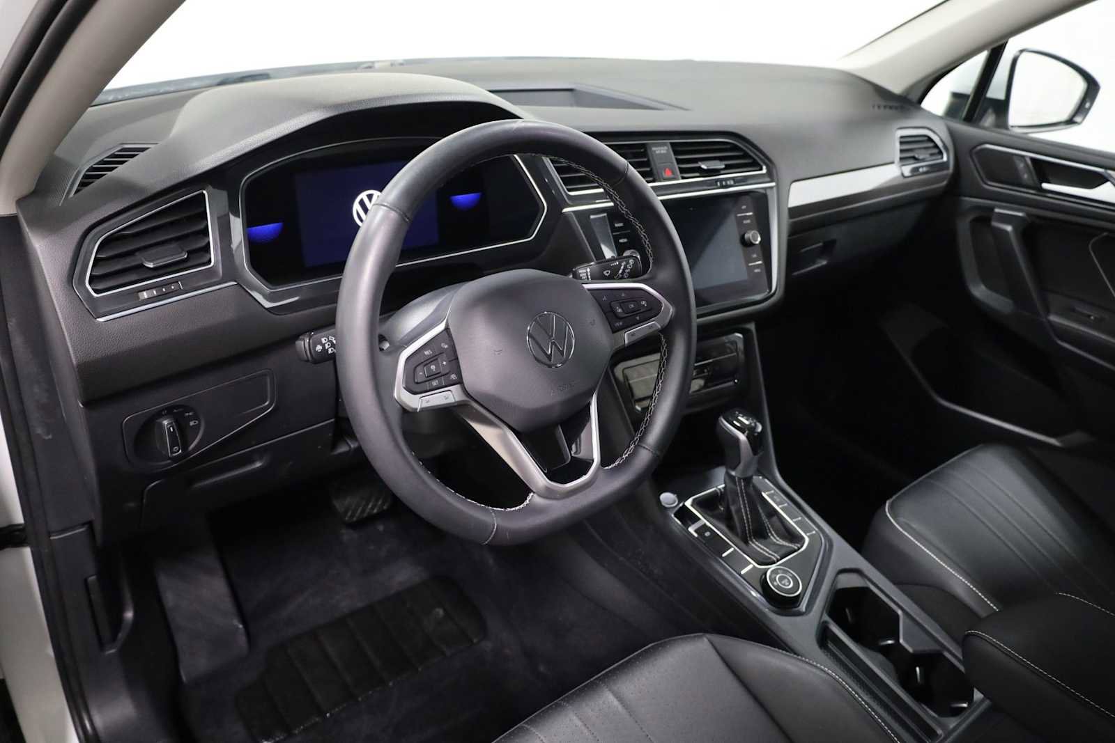 Used 2022 Volkswagen Tiguan SE image 4