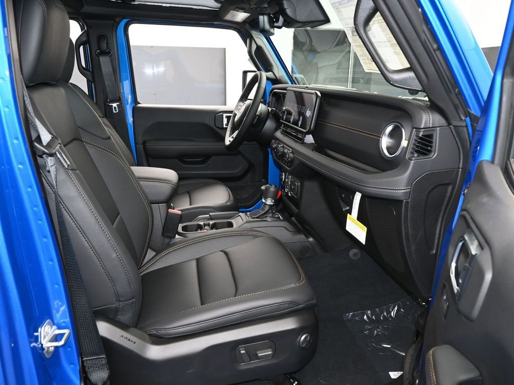 Used 2025 Jeep Wrangler Unlimited Sahara AWD/4WD image 43