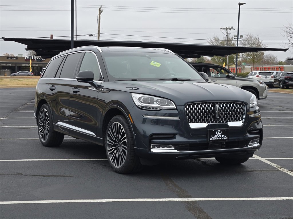 Used 2023 Lincoln Aviator Black Label w/ Class IV Trailer Tow Package image 3