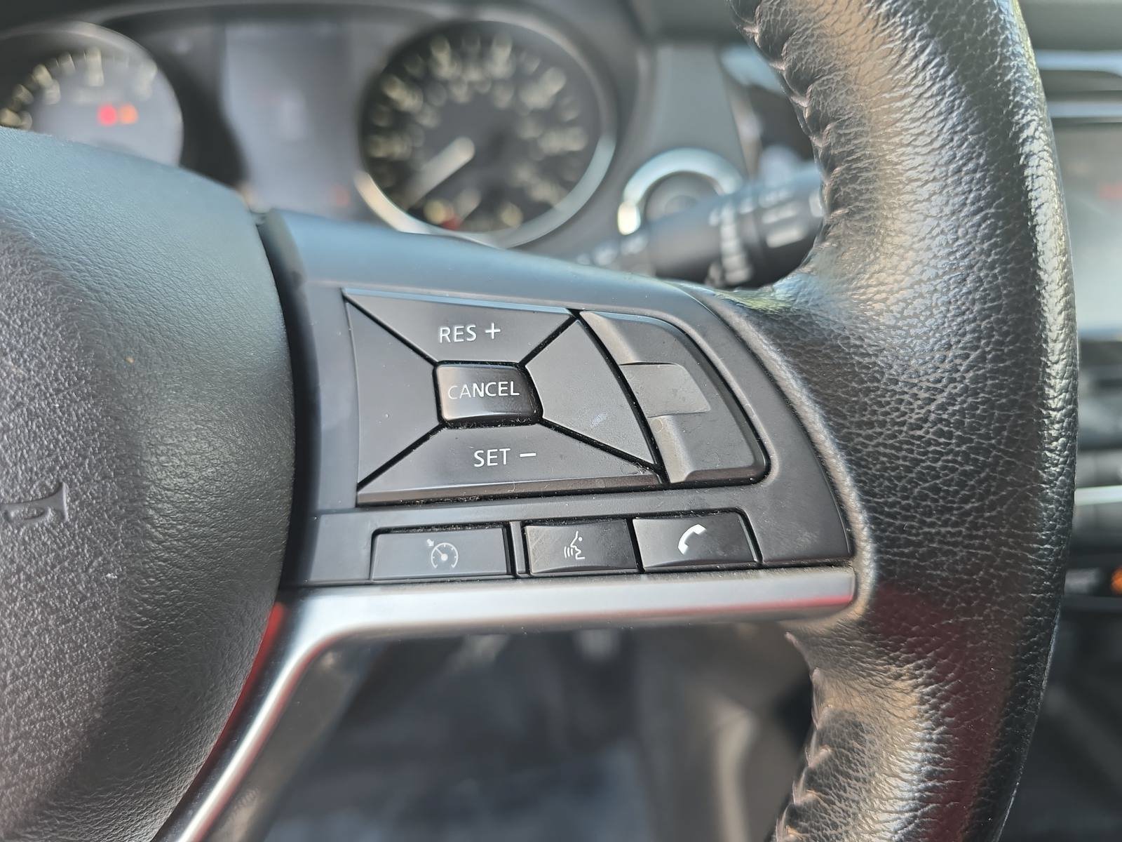 Used 2020 Nissan Rogue SV FWD image 17