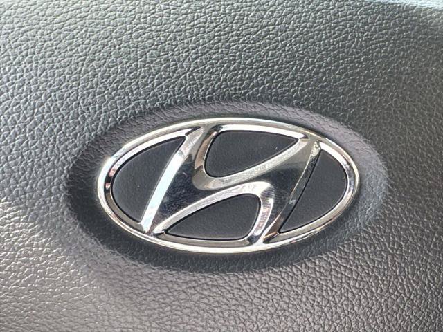 Certified 2025 Hyundai Venue Limited FWD image 32