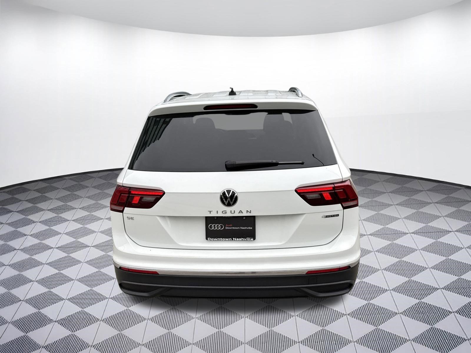 Used 2024 Volkswagen Tiguan SE AWD/4WD image 8