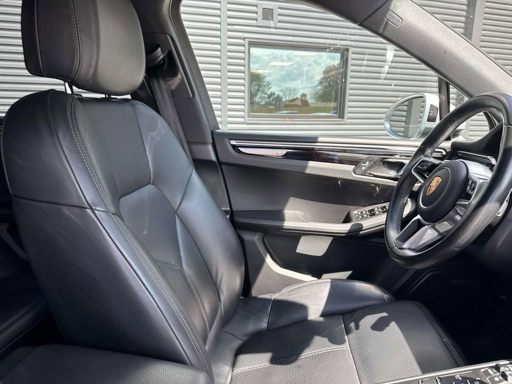 Certified 2021 Porsche Macan image 16