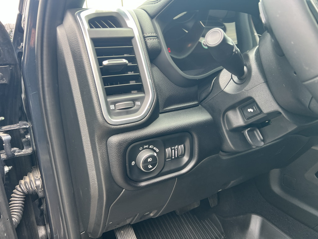 Used 2025 RAM 2500 Laramie AWD/4WD image 4