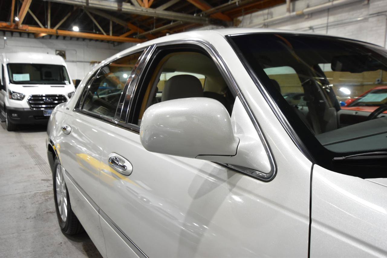 Used 2006 Lincoln Town Car Signature RWD image 39
