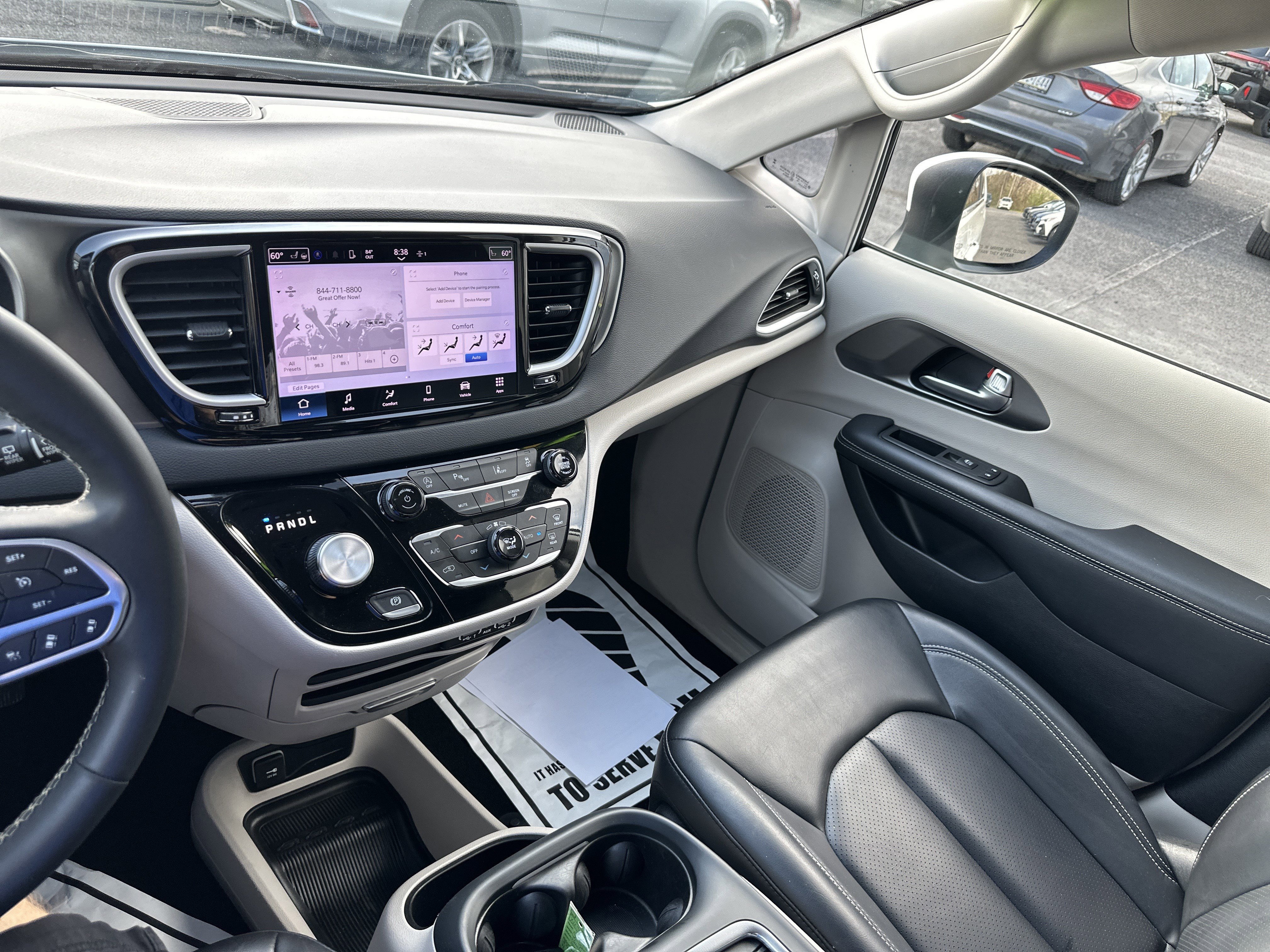 Used 2023 Chrysler Pacifica Touring-L image 23