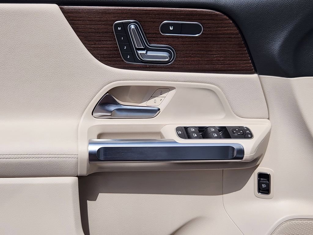 New 2026 Mercedes-Benz GLB 250 4MATIC image 22