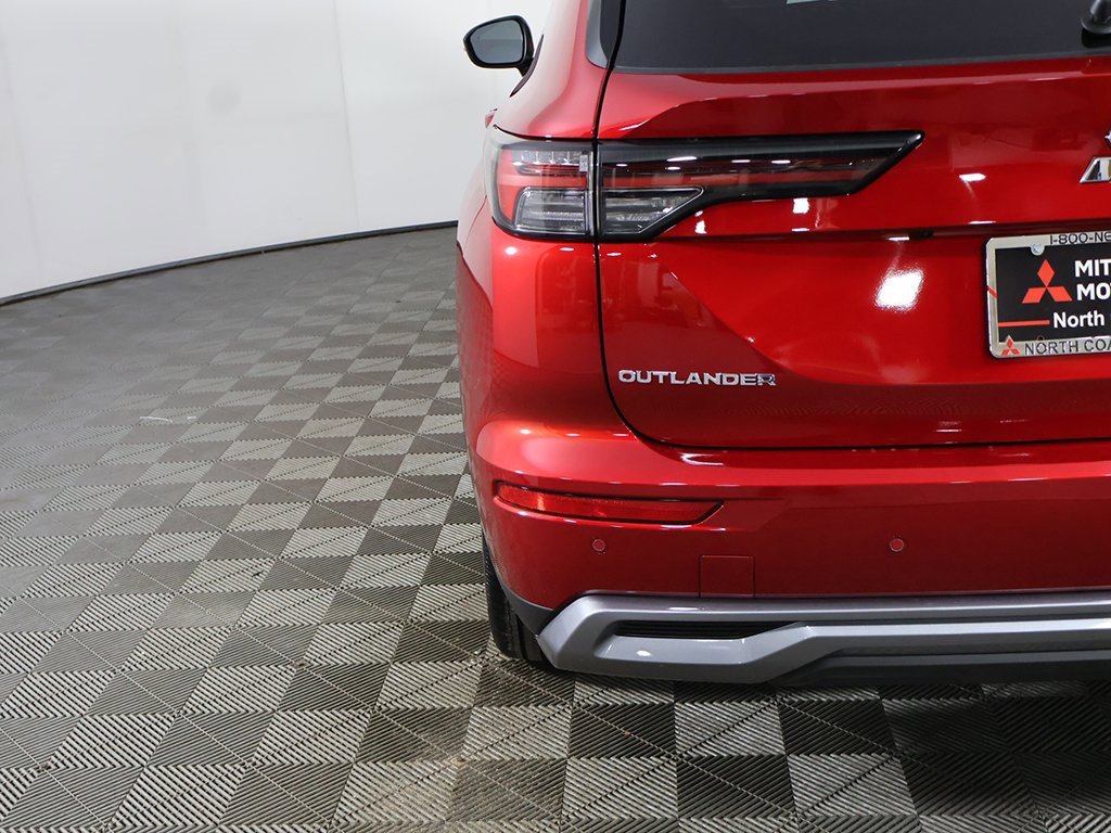 New 2025 Mitsubishi Outlander SE image 18