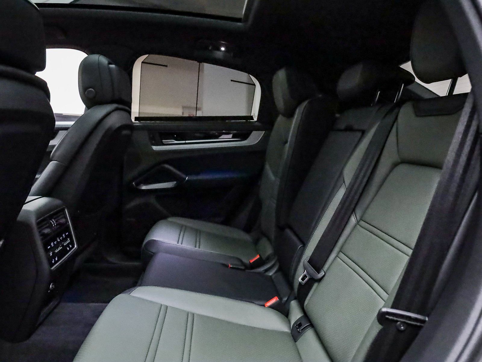 Certified 2025 Porsche Cayenne S image 23