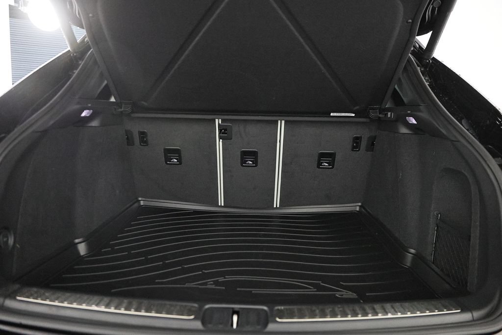 Certified 2026 Porsche Macan AWD/4WD image 32