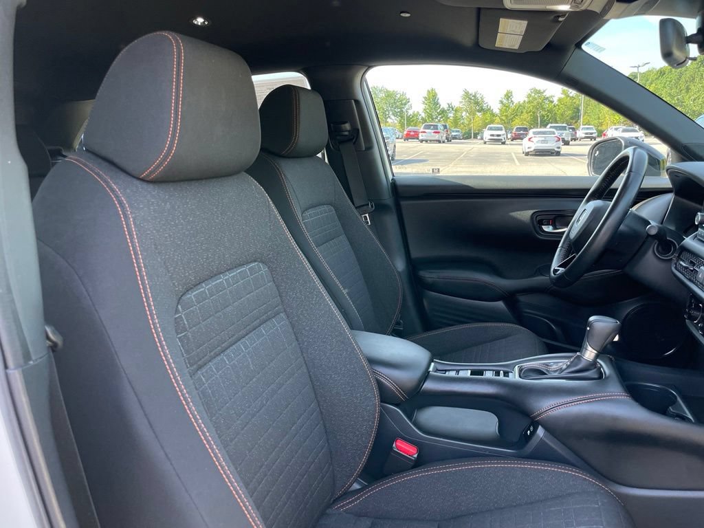 Certified 2025 Honda HR-V Sport image 31