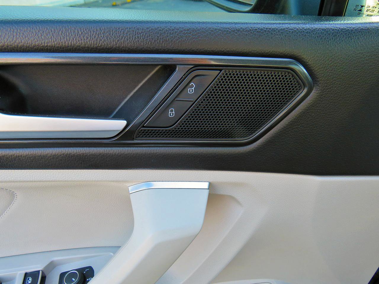 Used 2023 Volkswagen Tiguan SE R-Line FWD image 36