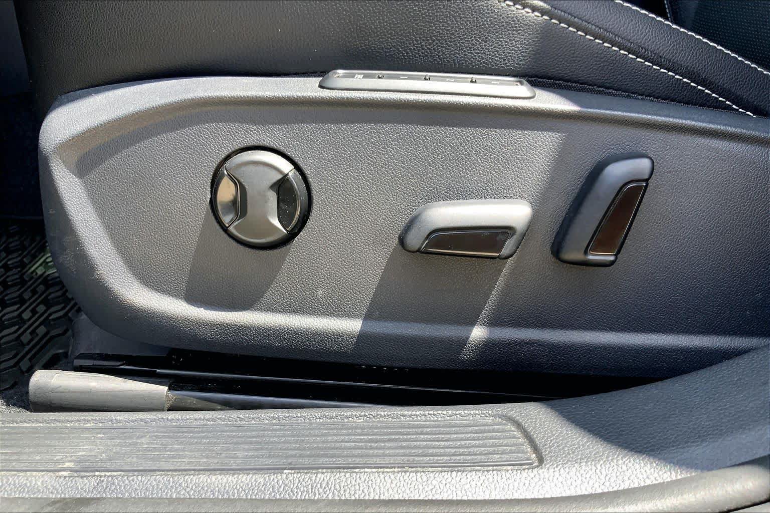 Used 2024 Volkswagen Jetta SEL FWD image 33