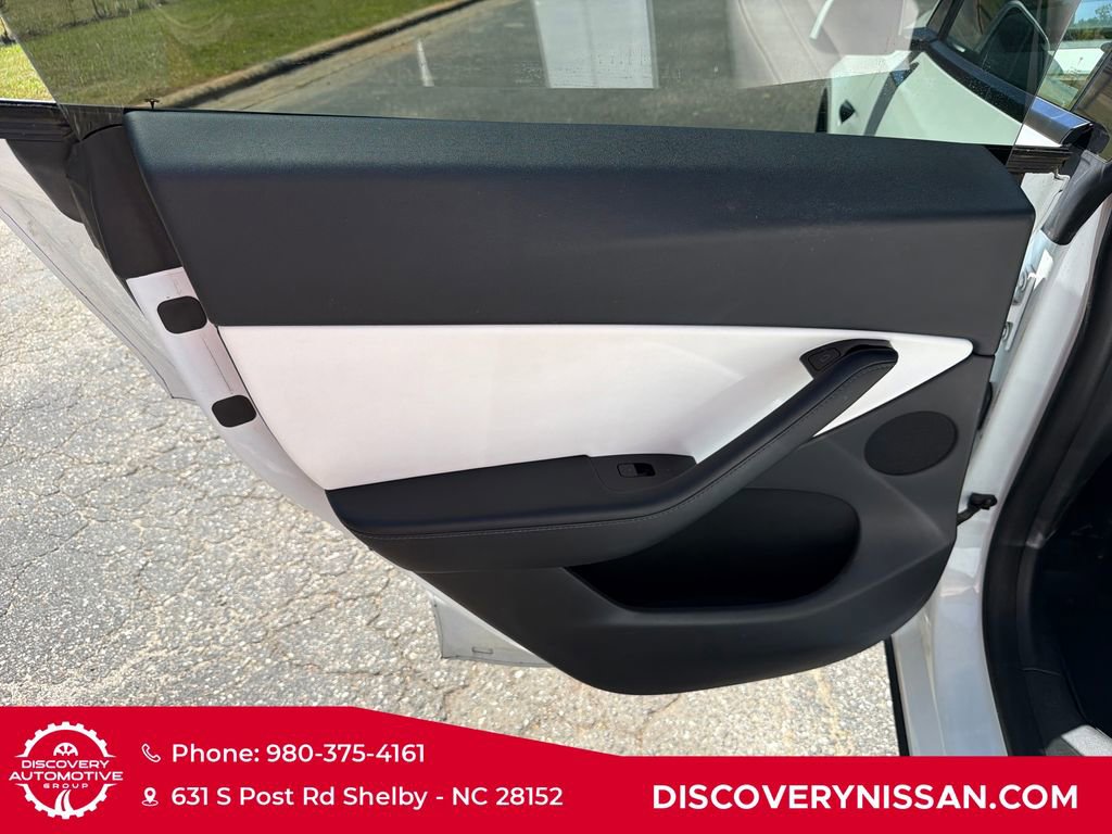 Used 2021 Tesla Model Y Long Range AWD/4WD image 33