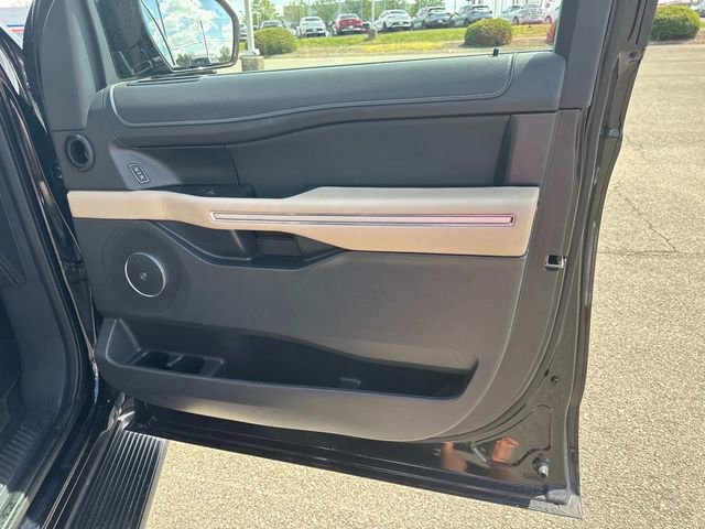 Used 2024 Ford Expedition Max Limited AWD/4WD image 27