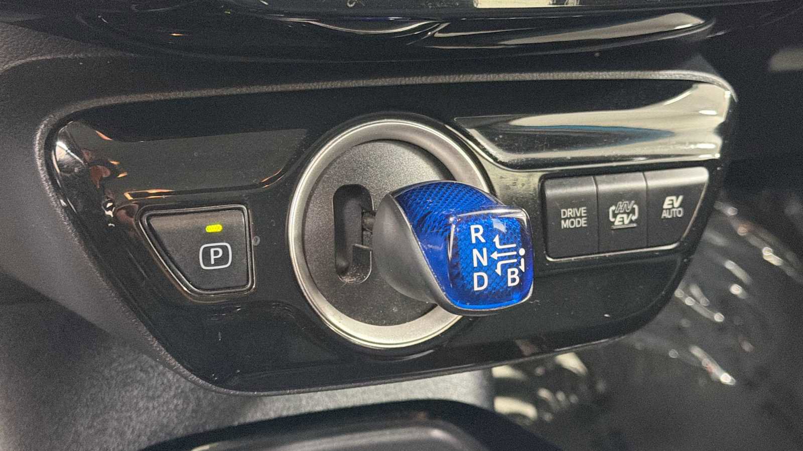 Certified 2021 Toyota Prius Prime LE FWD image 21
