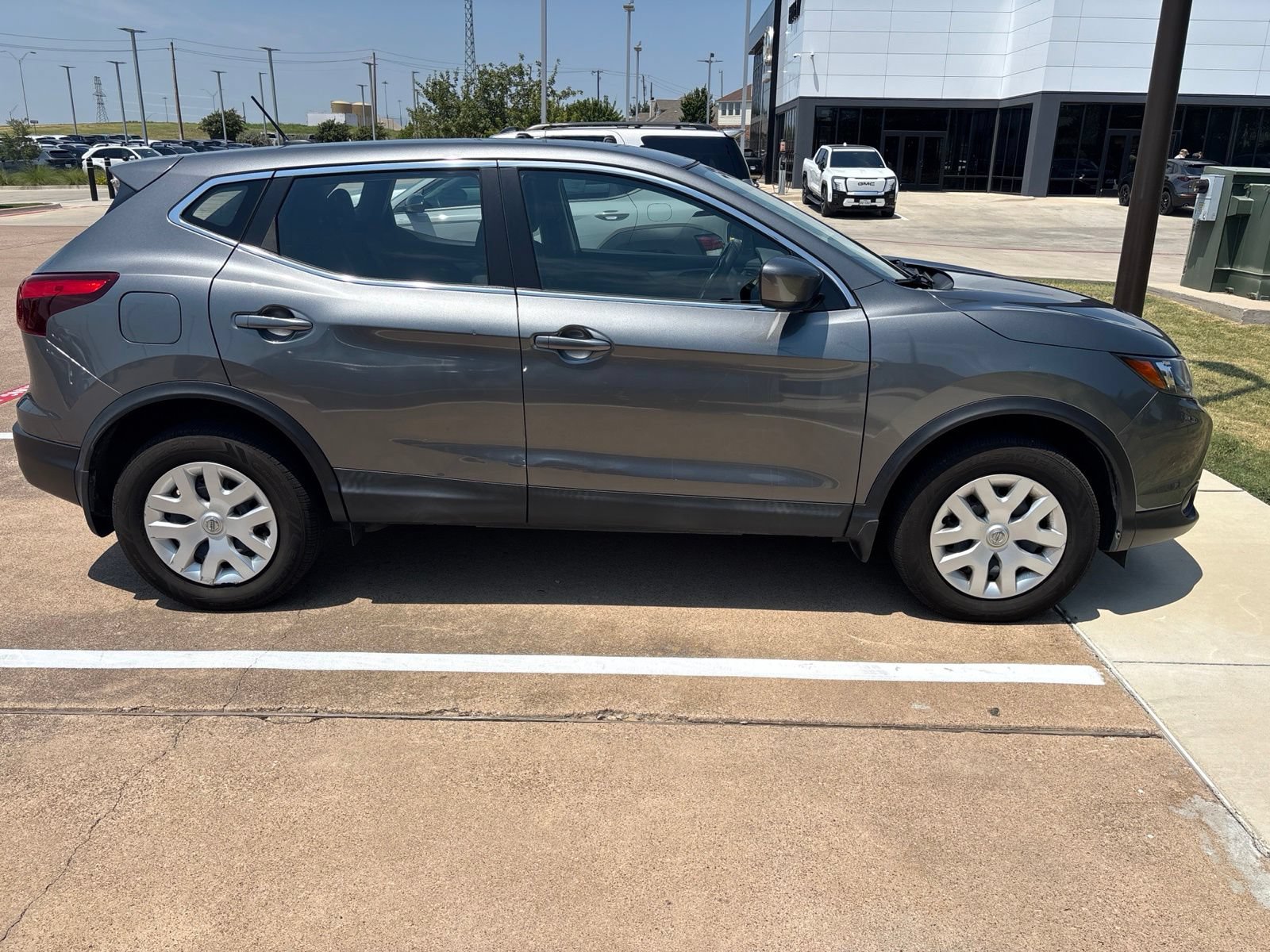 Used 2019 Nissan Rogue Sport S FWD image 4