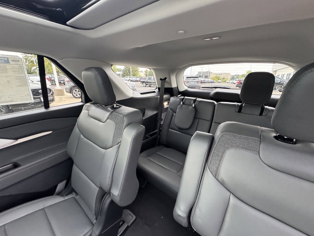 New 2025 Ford Explorer Active w/ Active Comfort Package image 16