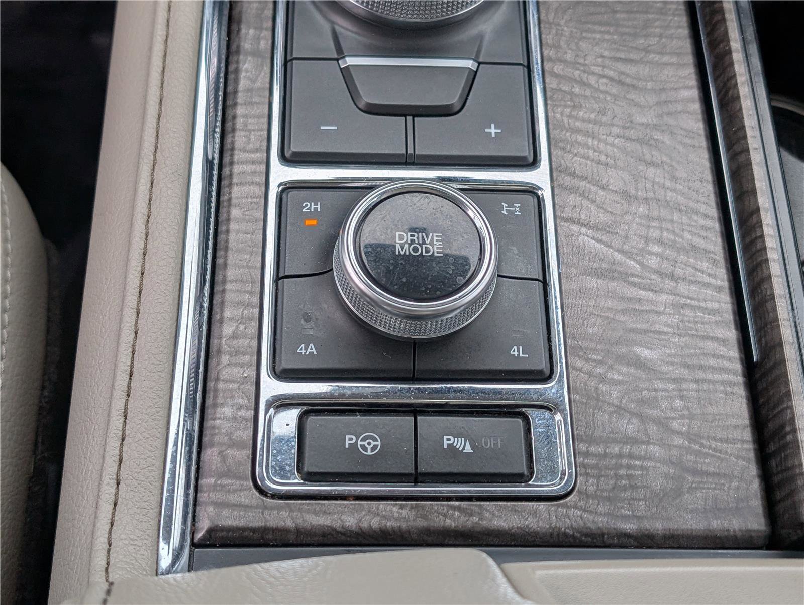 Used 2021 Ford Expedition Limited image 27