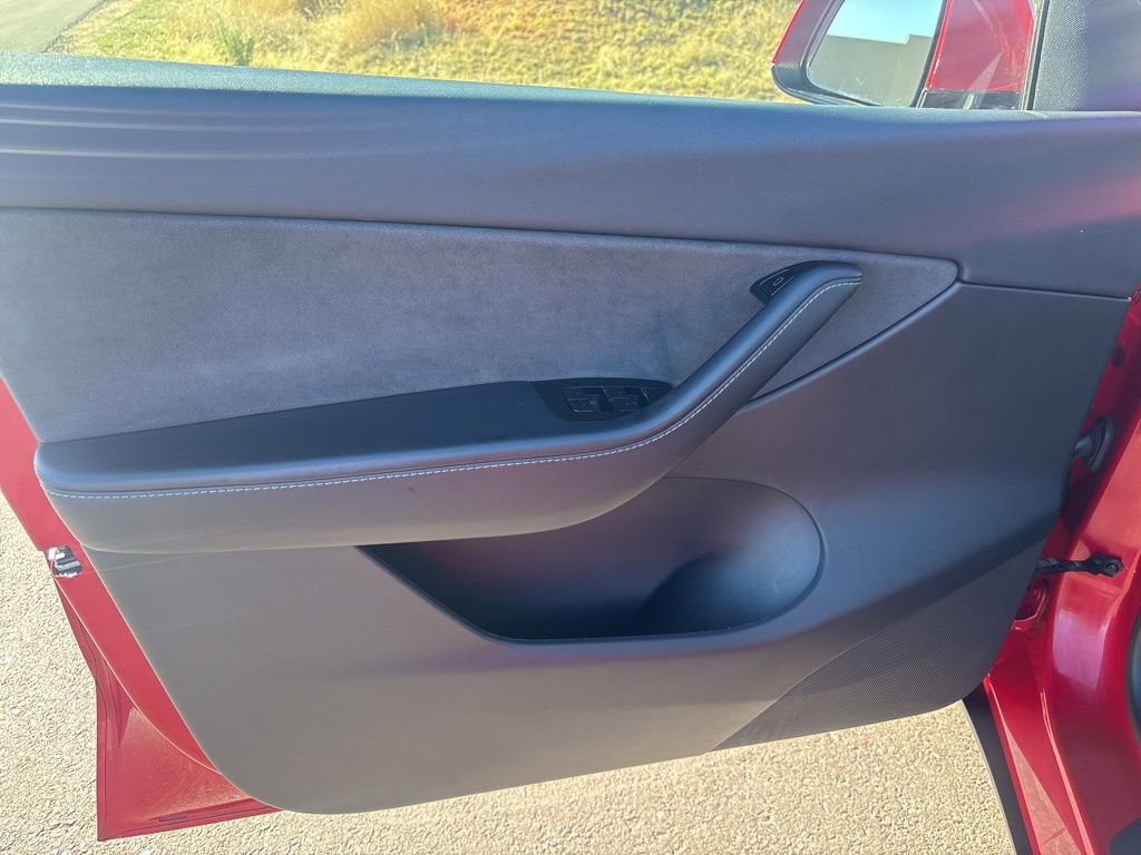 Used 2020 Tesla Model Y Long Range image 10