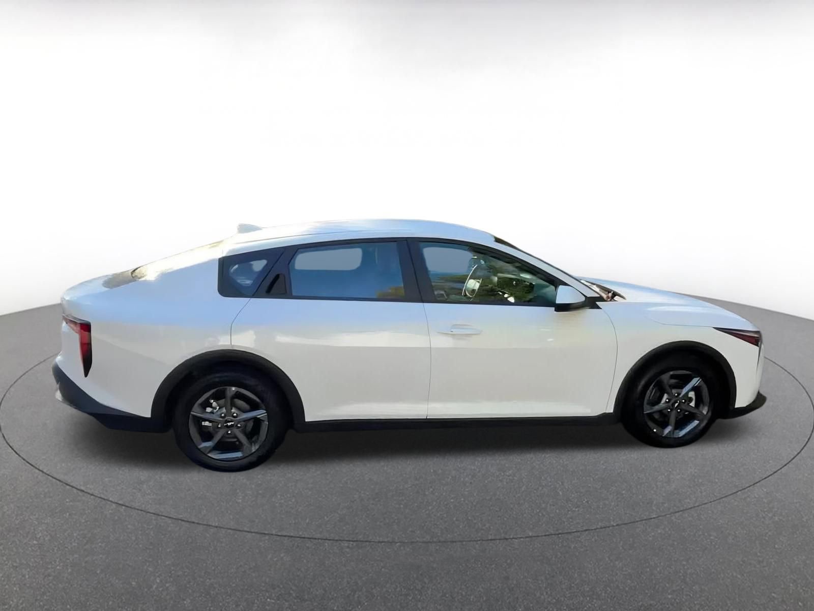 Used 2025 Kia K4 LXS image 12