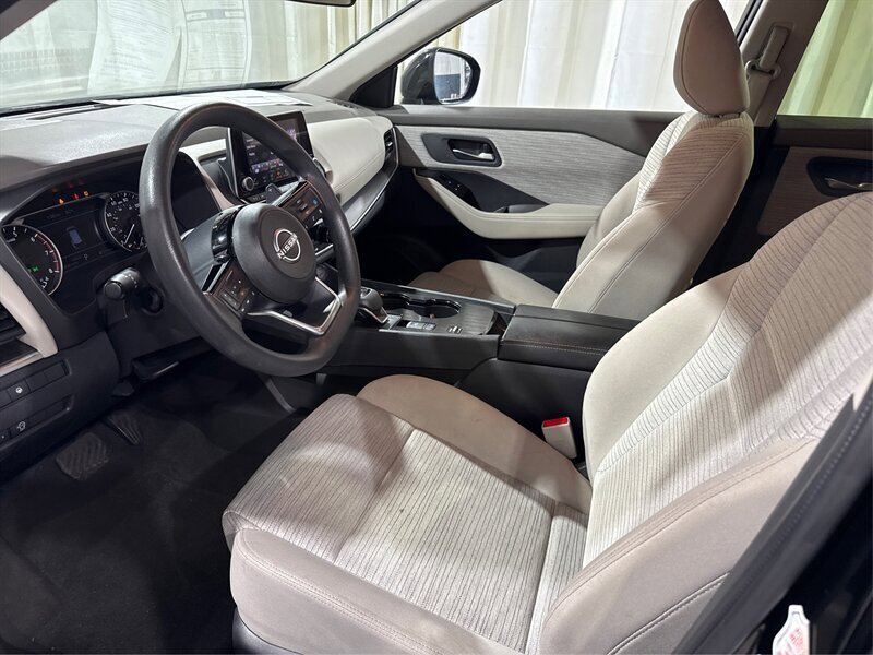 Used 2023 Nissan Rogue SV image 40