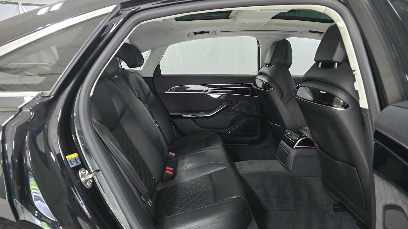 Used 2020 Audi S8 L w/ S8 Executive Package AWD/4WD image 12