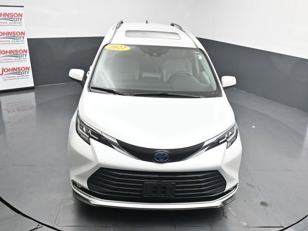 Used 2022 Toyota Sienna XLE image 11