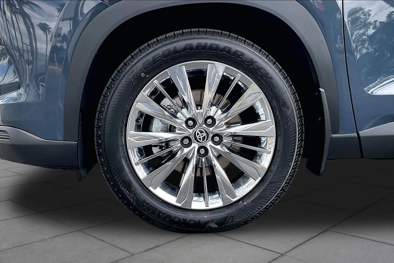 Used 2024 Toyota Grand Highlander AWD image 10