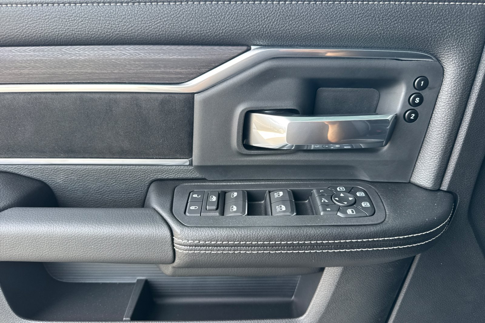 New 2026 RAM 2500 Laramie AWD/4WD image 10