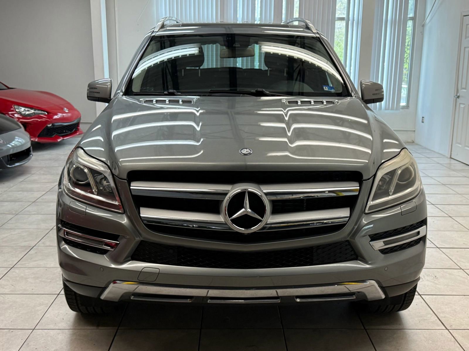 Used 2016 Mercedes-Benz GL 320 BlueTEC 4MATIC w/ Premium I Package image 2