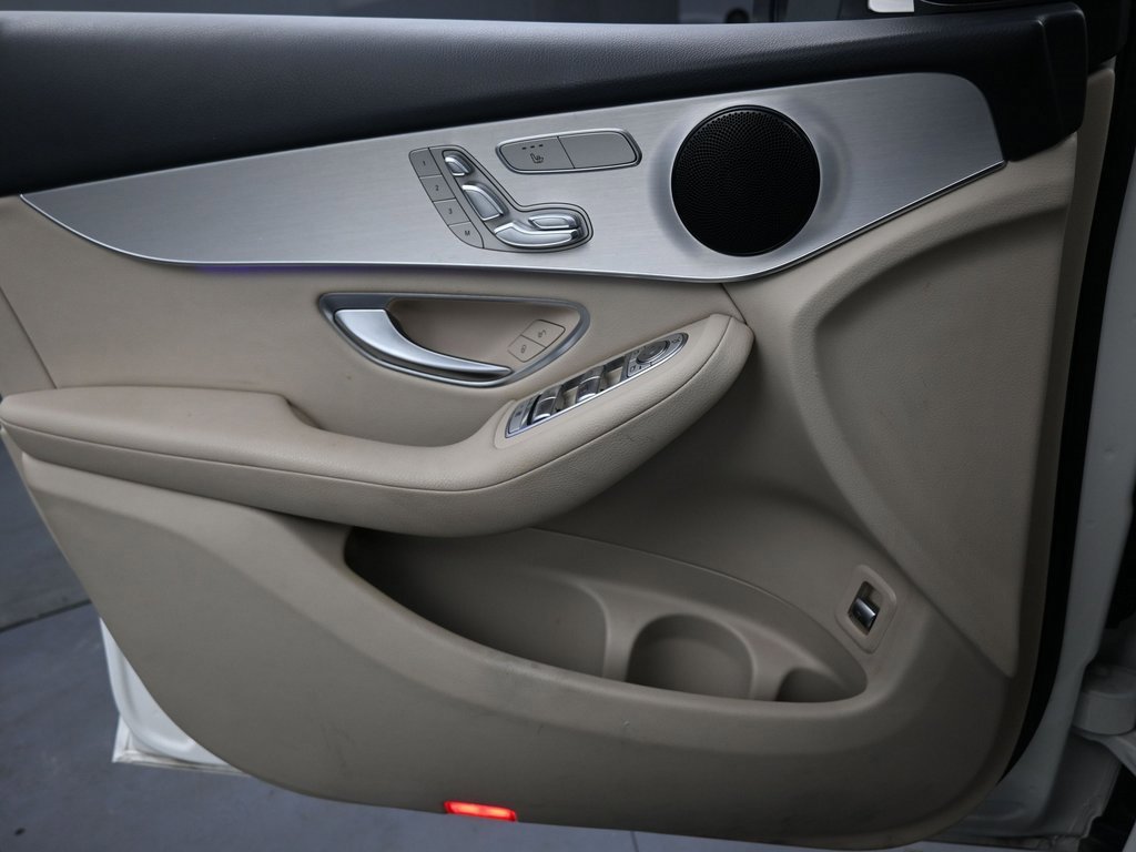 Used 2021 Mercedes-Benz GLC 300 4MATIC Coupe image 26