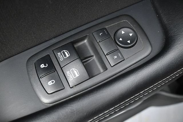 Used 2022 Dodge Challenger SXT RWD image 16