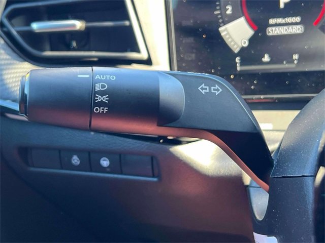 Used 2025 Nissan Kicks SR w/ SR Premium Package image 23