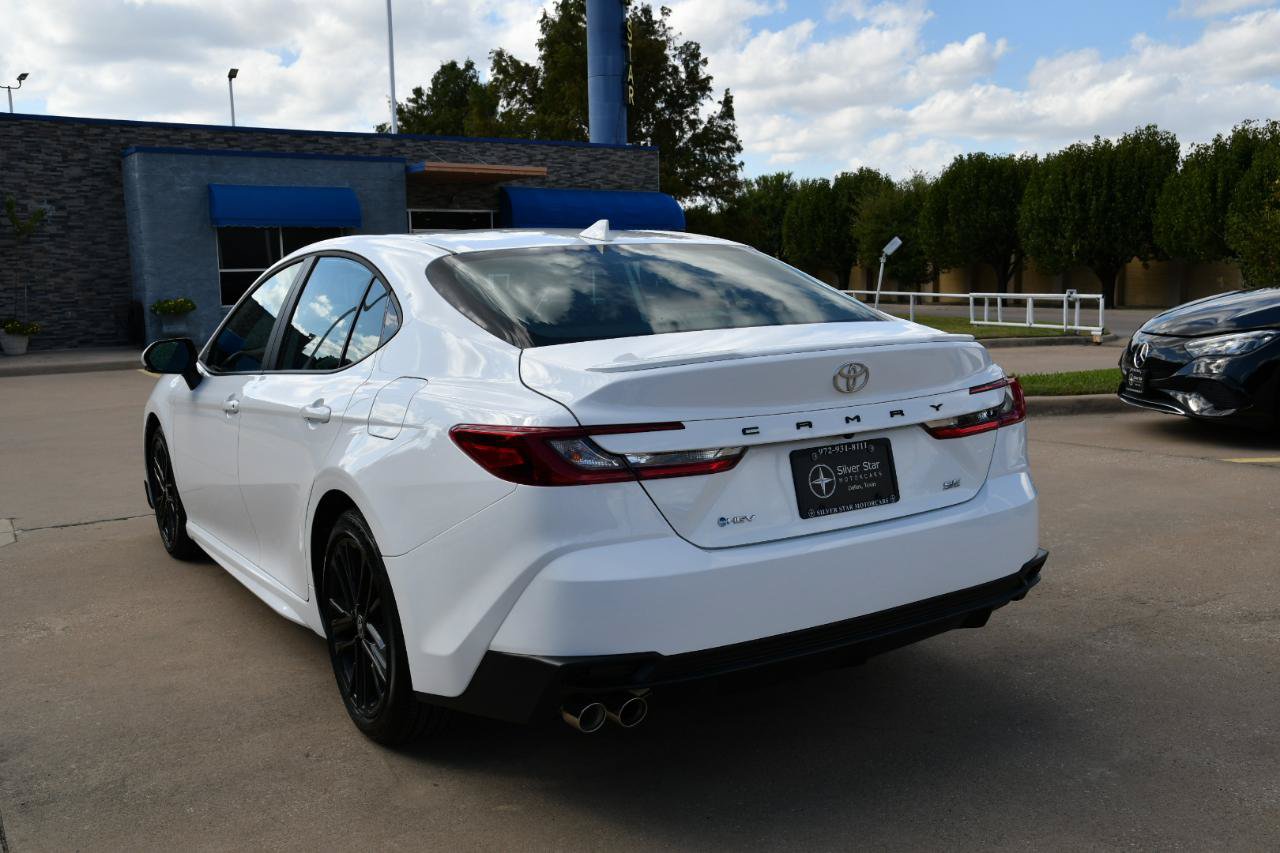 Used 2026 Toyota Camry SE FWD image 5