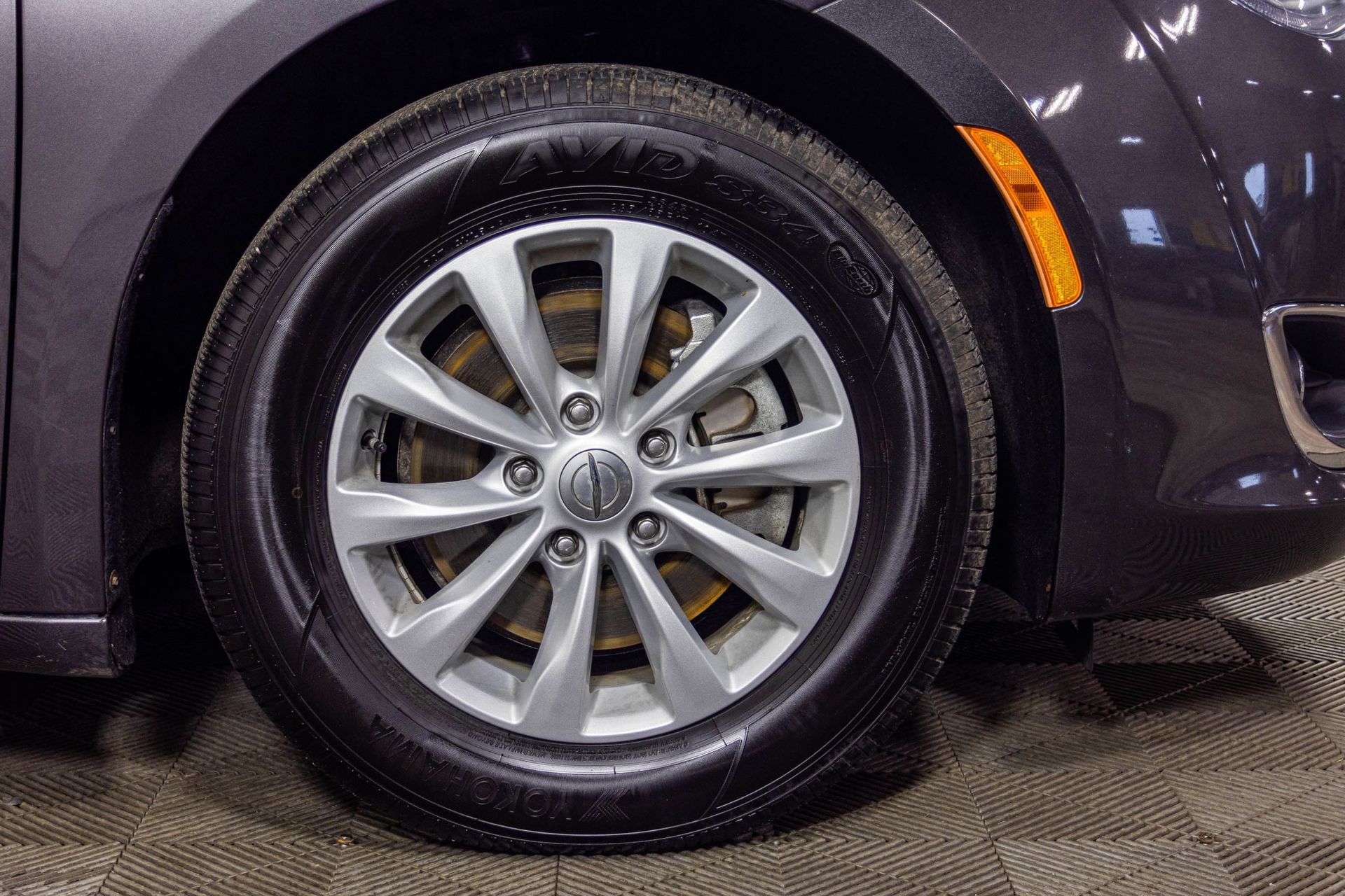 Used 2018 Chrysler Pacifica Touring-L image 53