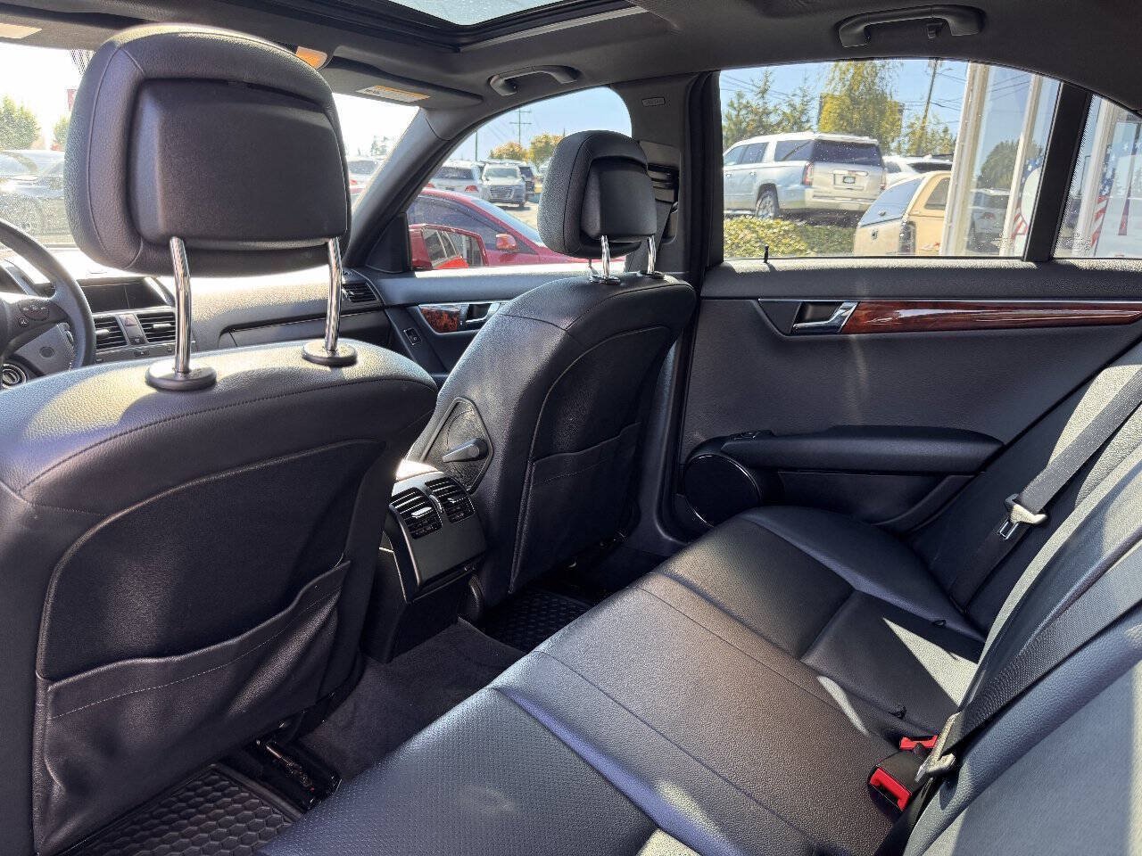 Used 2010 Mercedes-Benz C 300 Sedan image 25