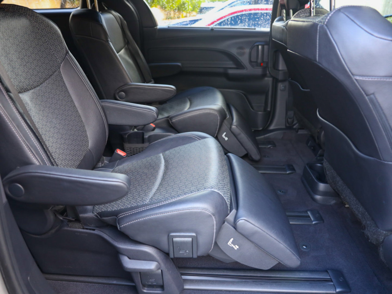 Used 2023 Toyota Sienna XSE image 45